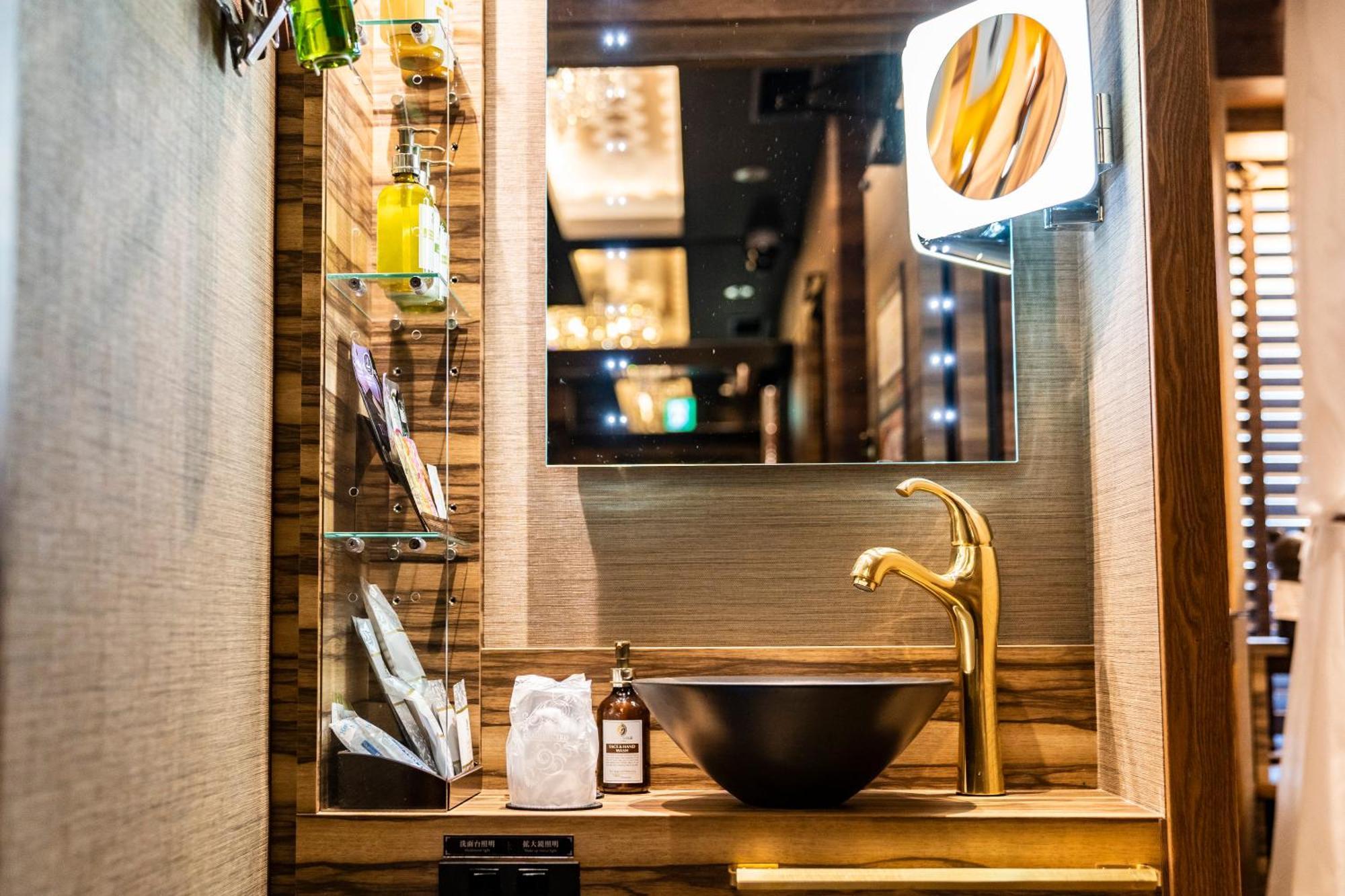 Petit Bali Forest Shinjuku SanchōMe Токио Екстериор снимка